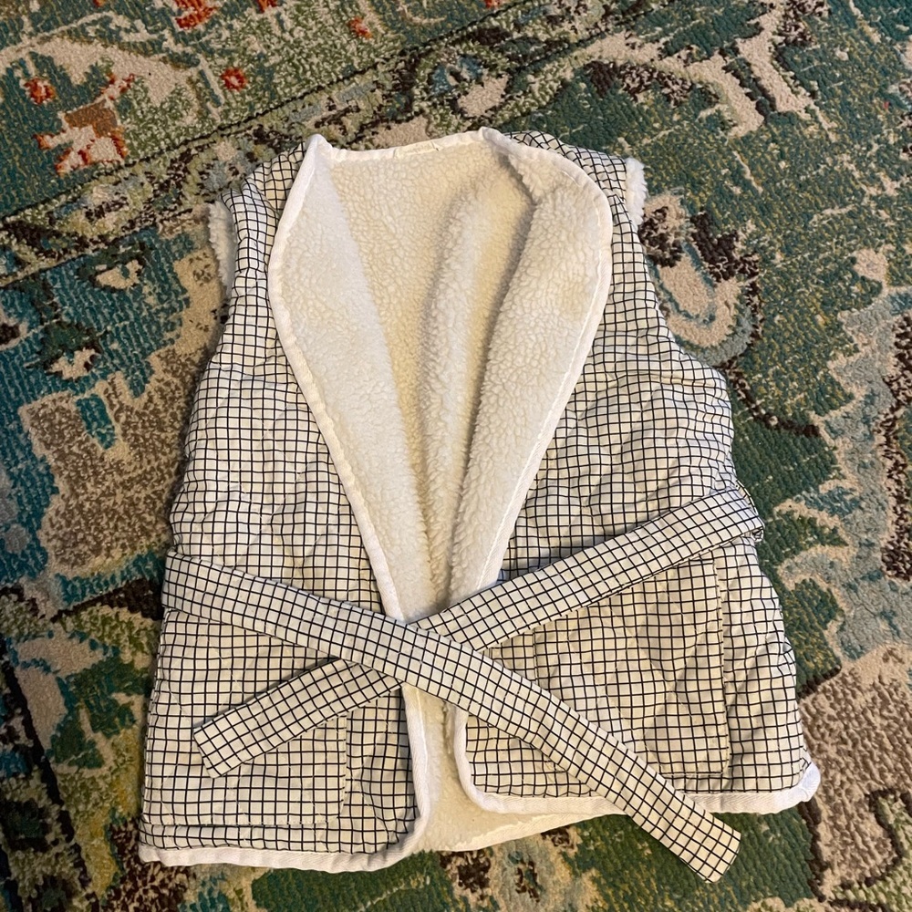 Sunday Up size small vest- black and white with tie front